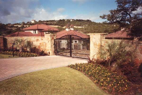 Estate Entrance (G20)