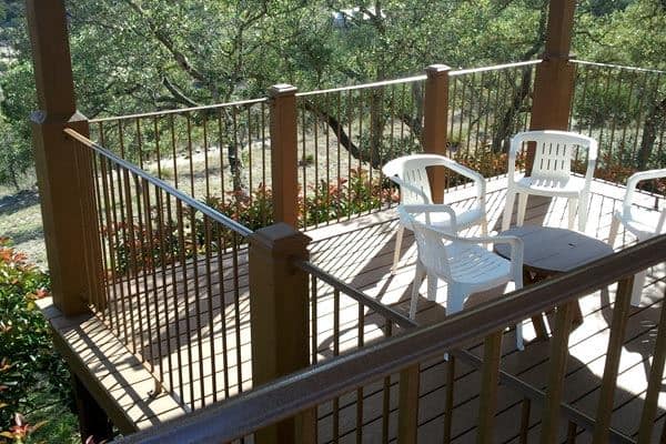 Deck railing
